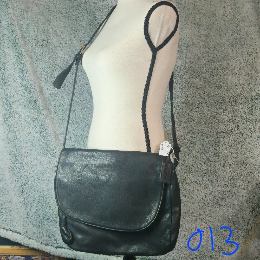 stone mountain black shoulder bag in good condition